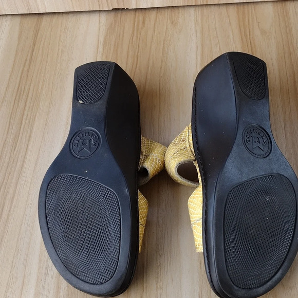 Mephisto Mobils Ularia Gold Snakeskin Print Wedge SlidesSize 38 US 8 - Picture 6 of 7